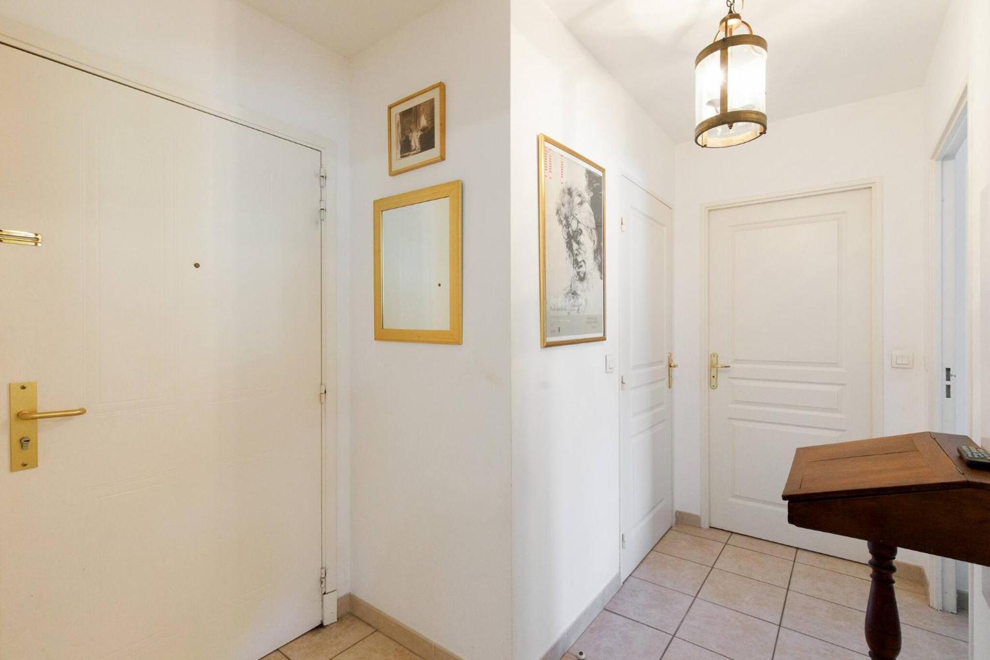 Apartment Palmier Calme, 2 Chambres, 2 Salle De Bains, 2 Wc, Clim, Parking *